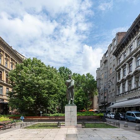 Luxurious Central Apartment In Liszt Ferenc Square Budapest Bagian luar foto