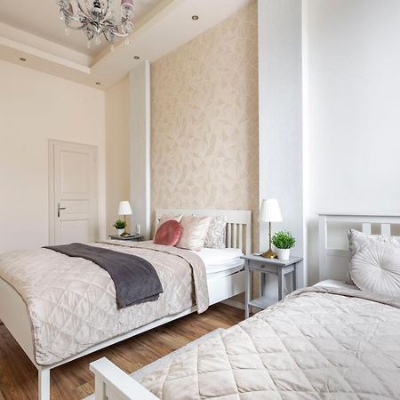Luxurious Central Apartment In Liszt Ferenc Square Budapest Bagian luar foto