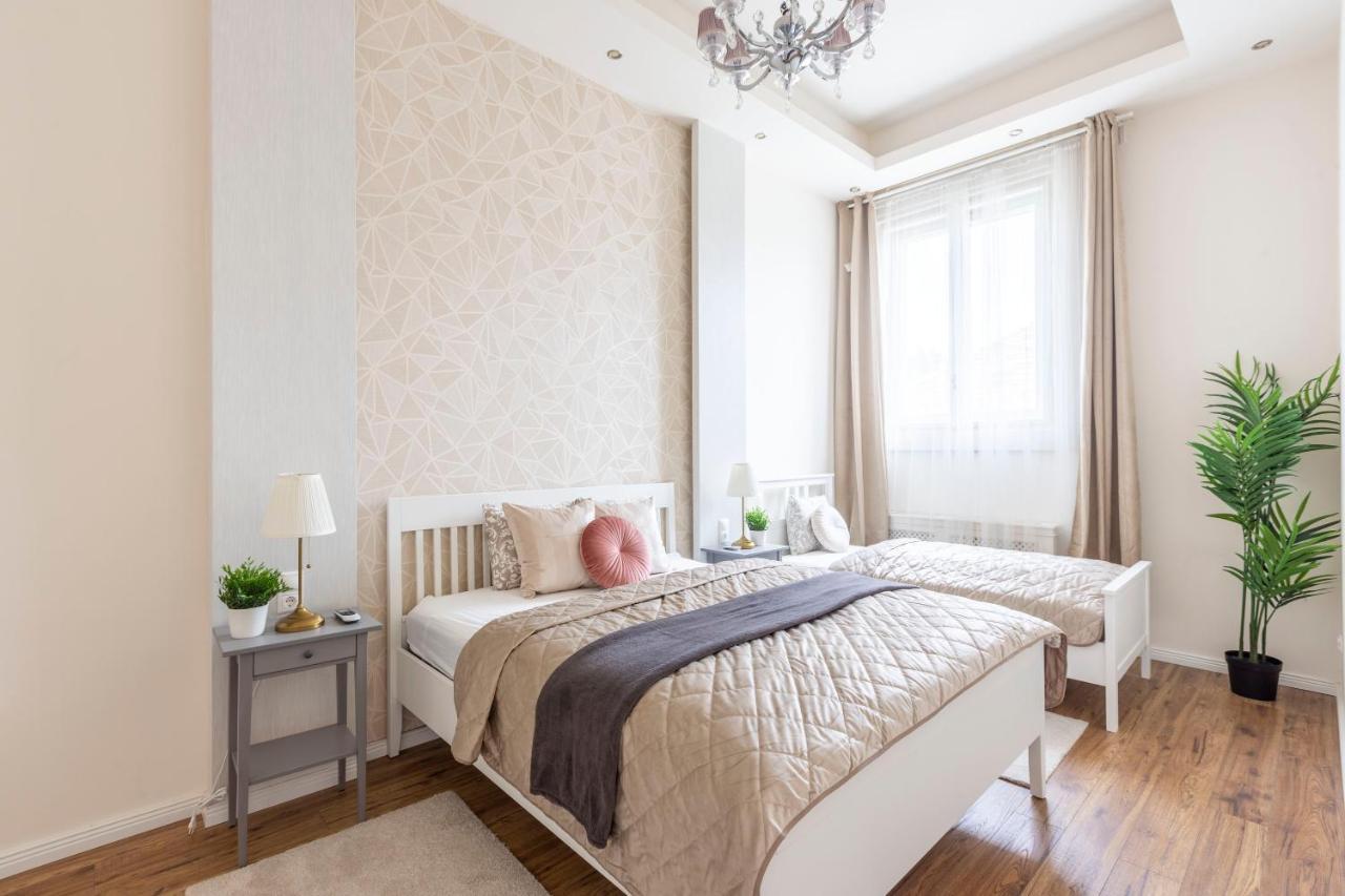 Luxurious Central Apartment In Liszt Ferenc Square Budapest Bagian luar foto