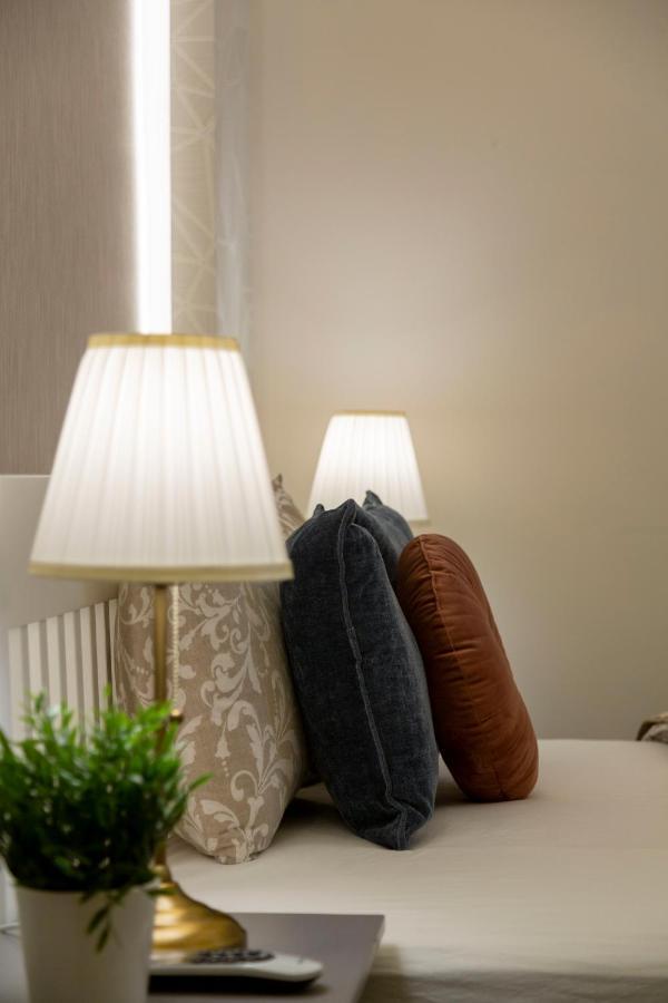 Luxurious Central Apartment In Liszt Ferenc Square Budapest Bagian luar foto
