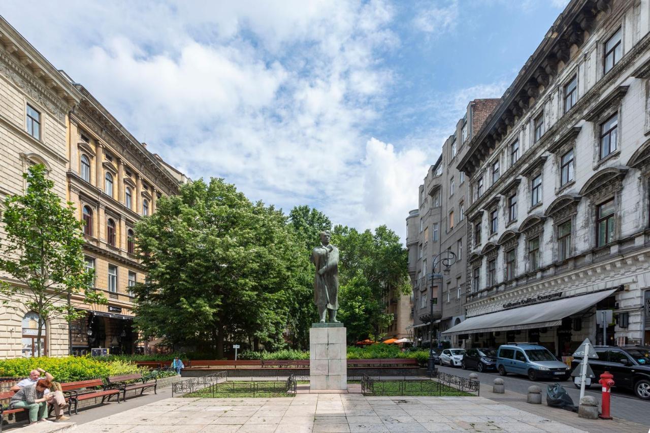 Luxurious Central Apartment In Liszt Ferenc Square Budapest Bagian luar foto