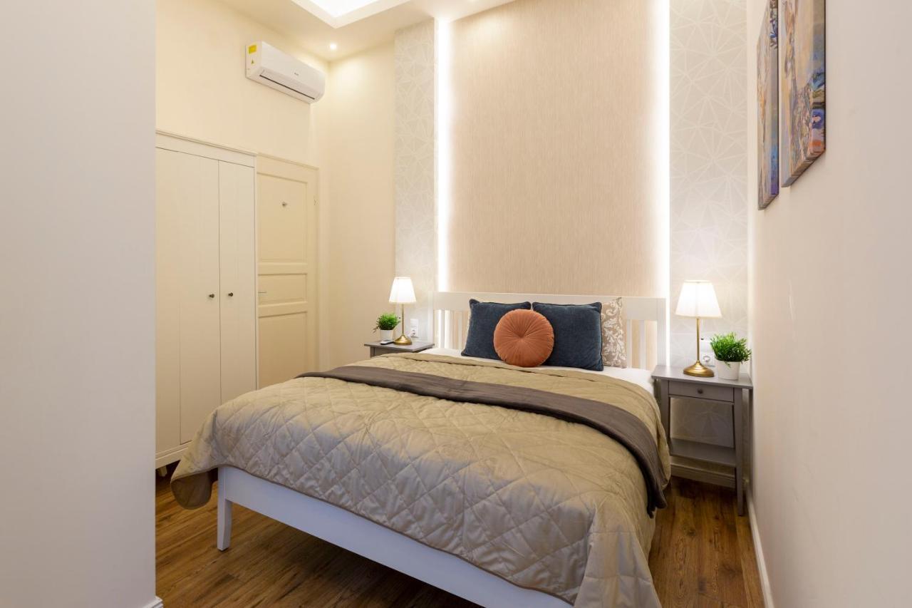 Luxurious Central Apartment In Liszt Ferenc Square Budapest Bagian luar foto