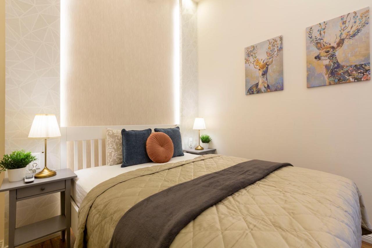 Luxurious Central Apartment In Liszt Ferenc Square Budapest Bagian luar foto