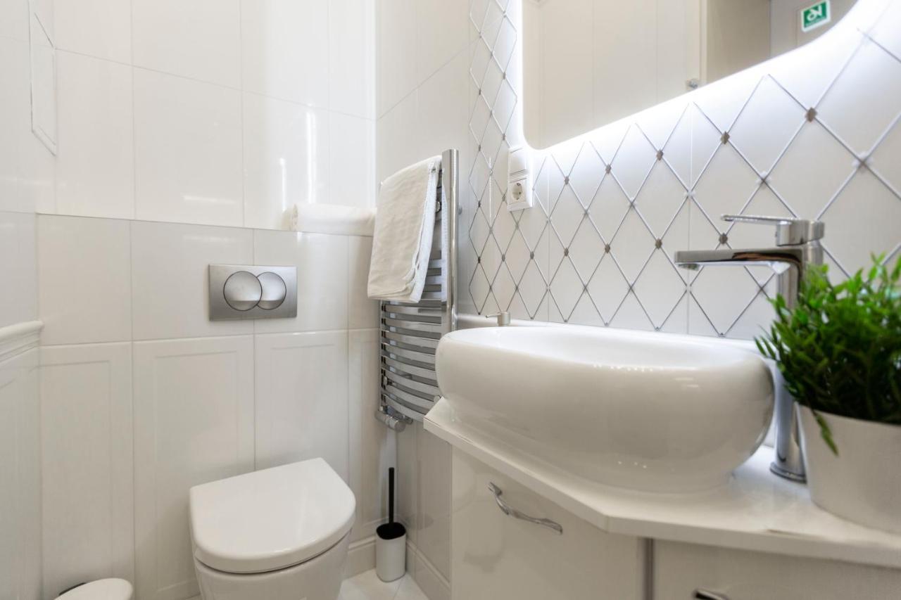 Luxurious Central Apartment In Liszt Ferenc Square Budapest Bagian luar foto