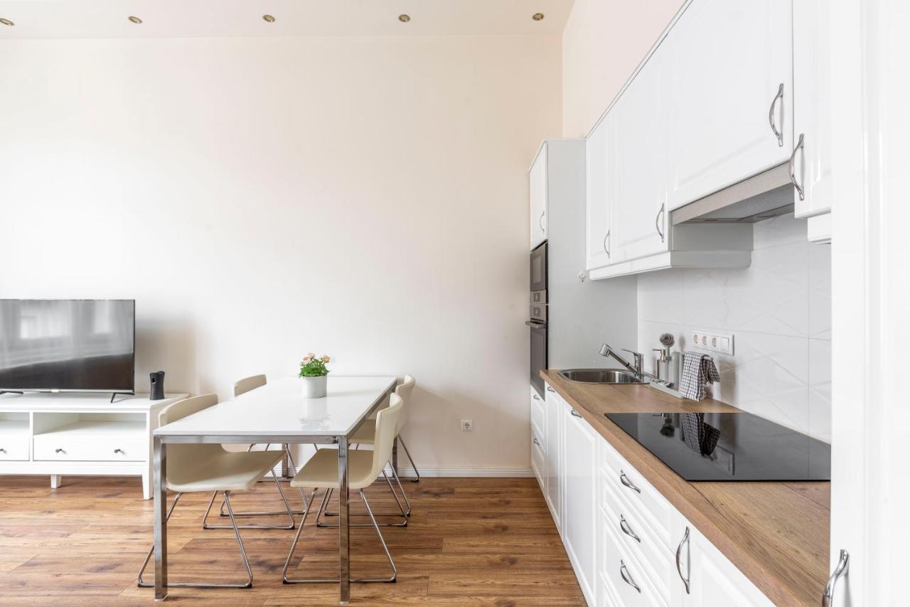 Luxurious Central Apartment In Liszt Ferenc Square Budapest Bagian luar foto