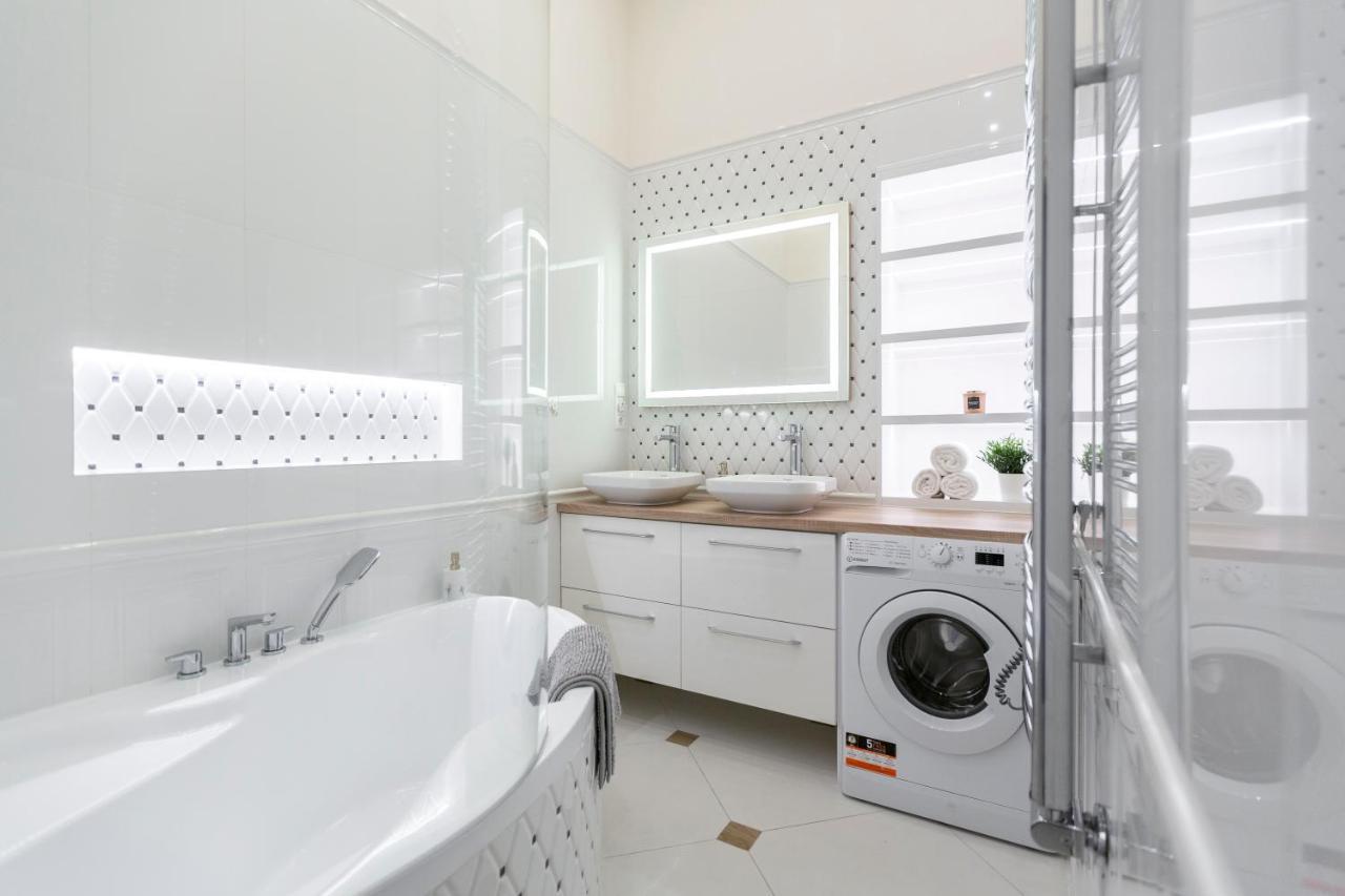 Luxurious Central Apartment In Liszt Ferenc Square Budapest Bagian luar foto