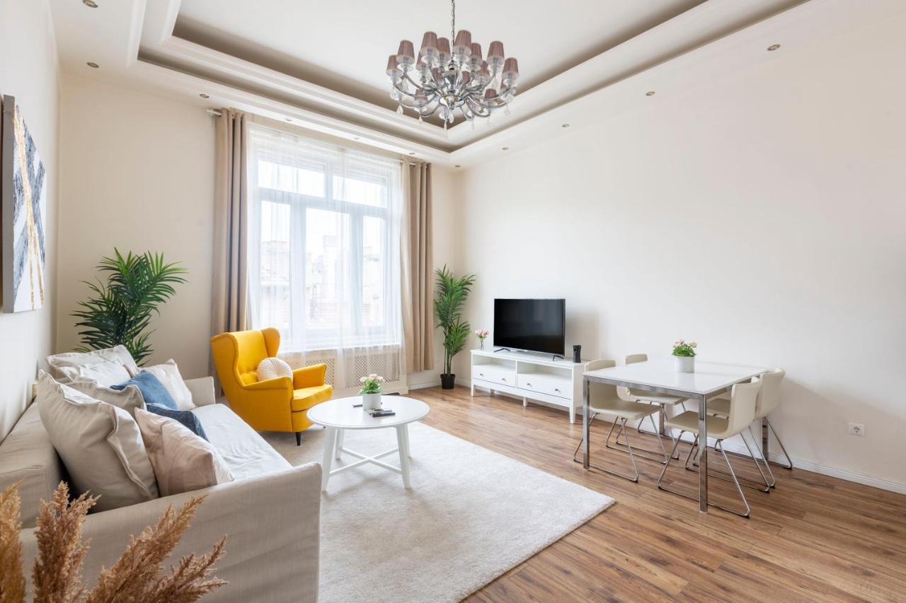 Luxurious Central Apartment In Liszt Ferenc Square Budapest Bagian luar foto